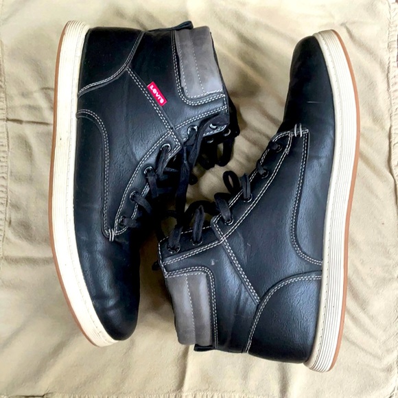 Levi’s men’s boot shoe/sneaker